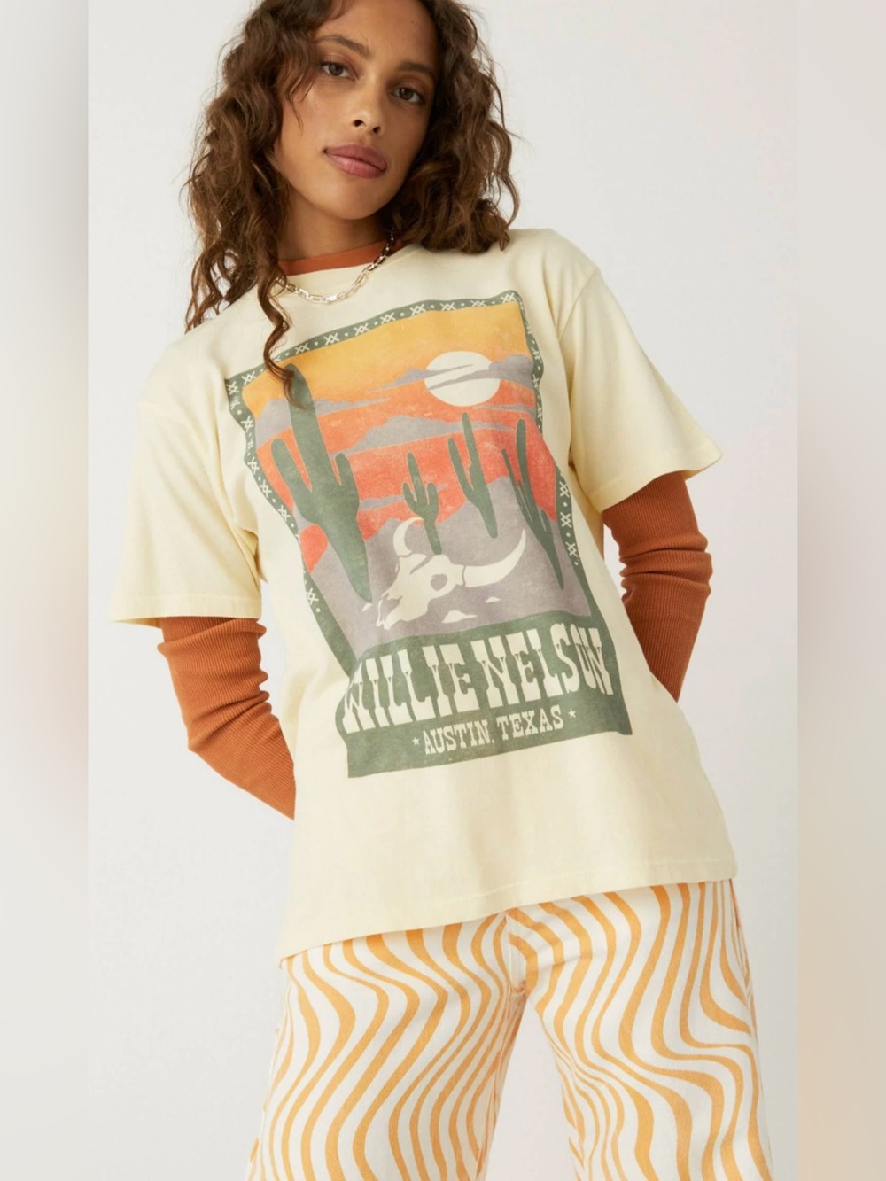 Daydreamer Willie Nelson Austin Texas Tee in Yellow Fizz - Picture 3 of 7